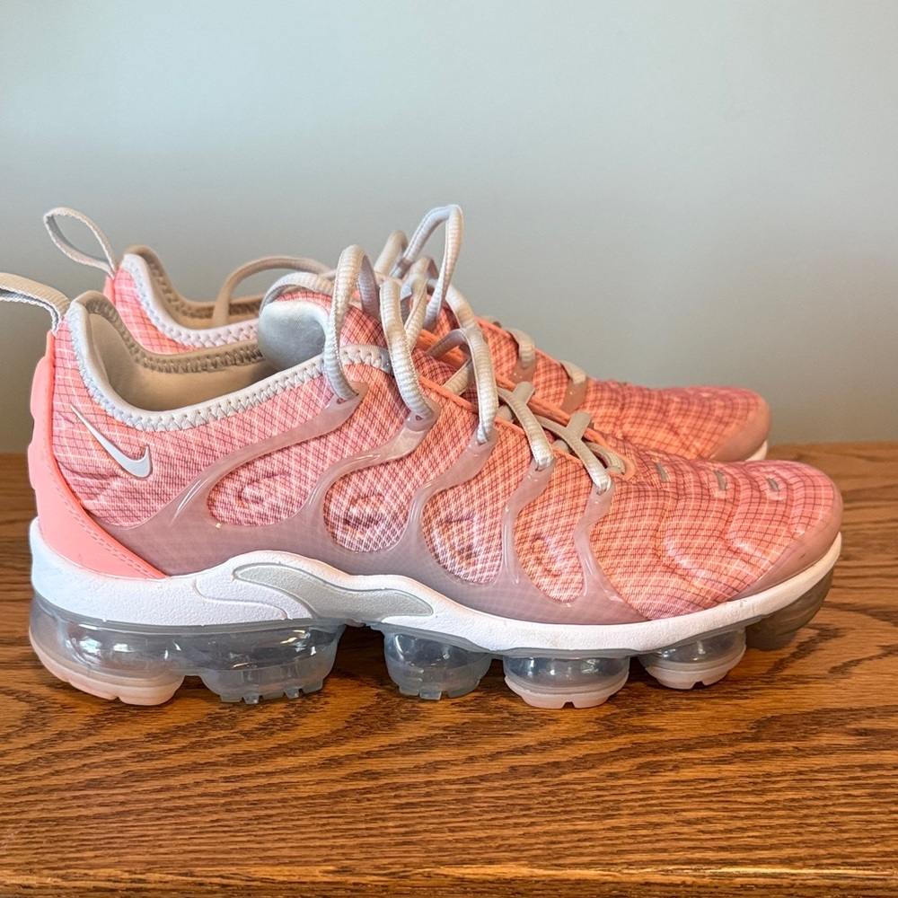 Nike Air VaporMax Plus in Pink and Gray